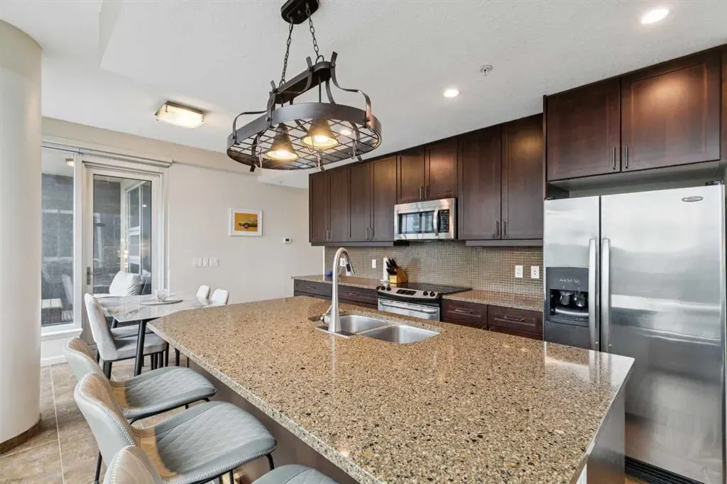 211 13 Avenue SE #302