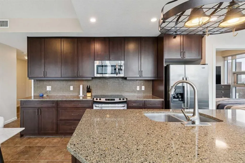 211 13 Avenue SE #302