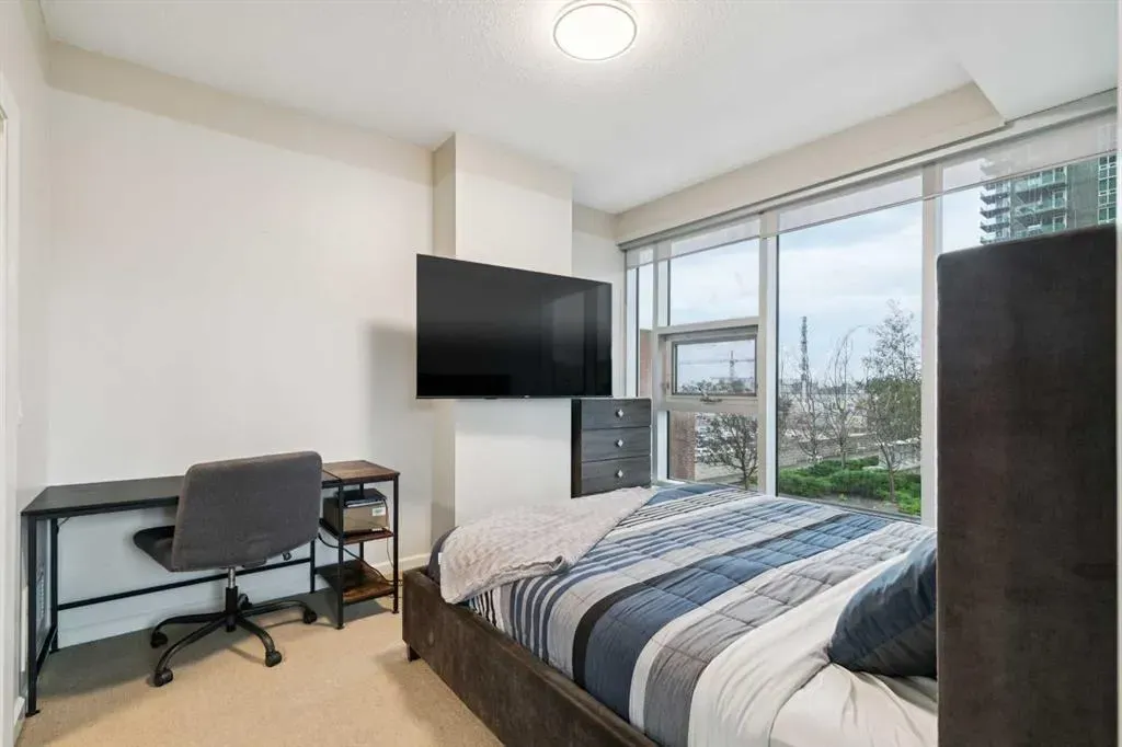 211 13 Avenue SE #302