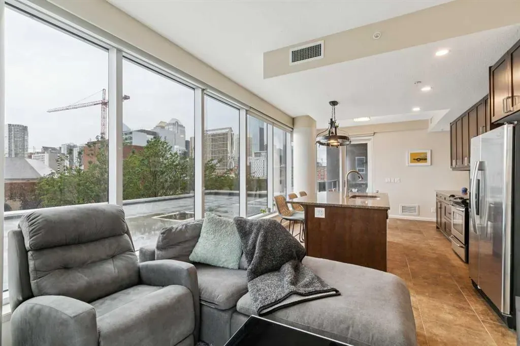 211 13 Avenue SE #302