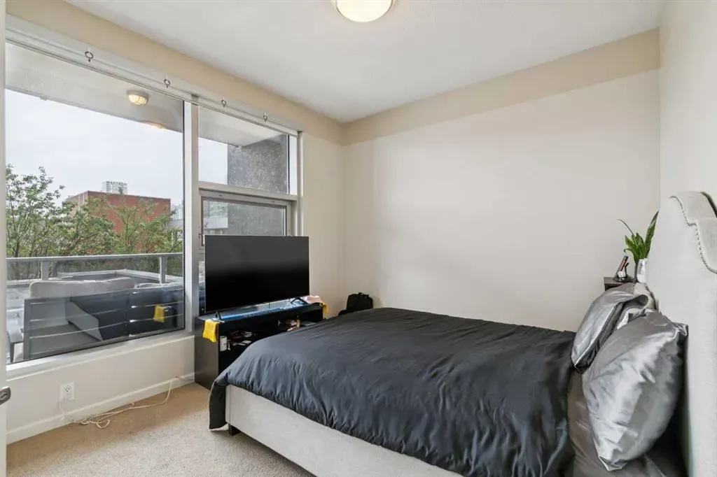 211 13 Avenue SE #302