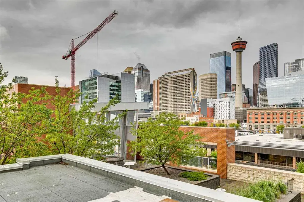 211 13 Avenue SE #302