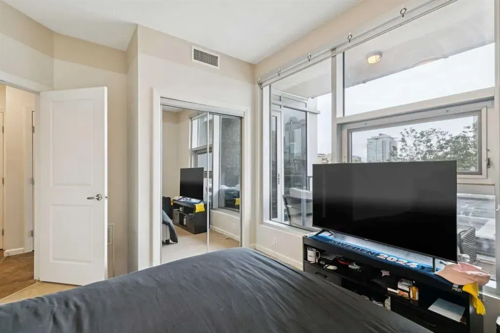 211 13 Avenue SE #302
