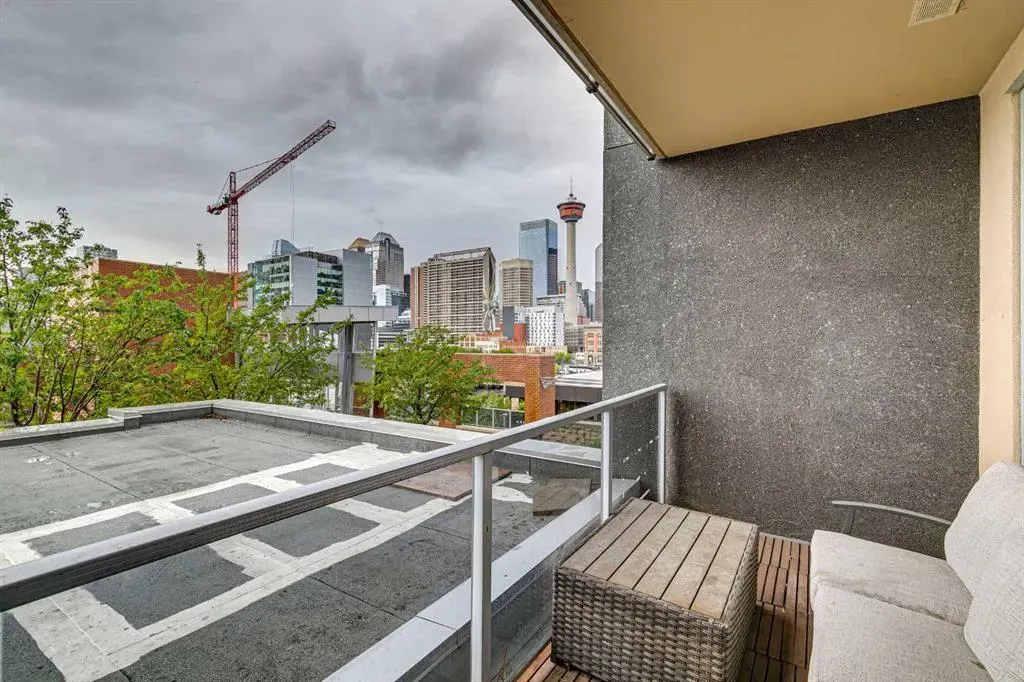 211 13 Avenue SE #302
