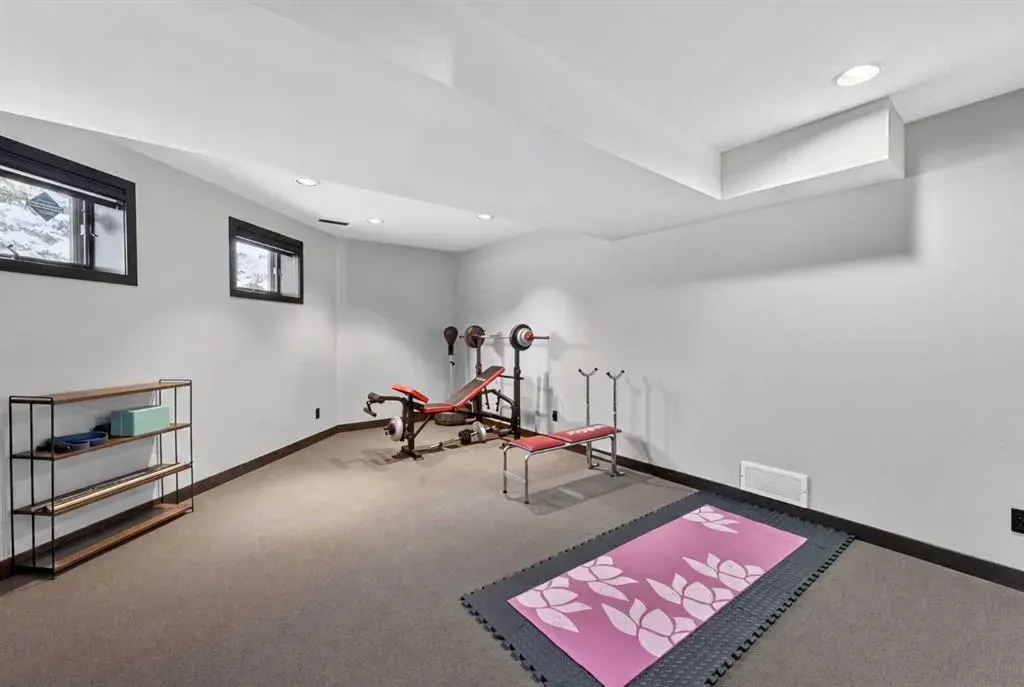 43 Westbluff Place