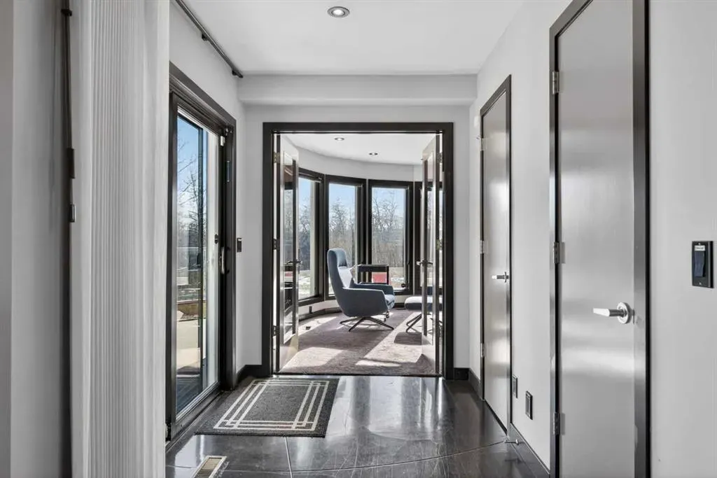 43 Westbluff Place