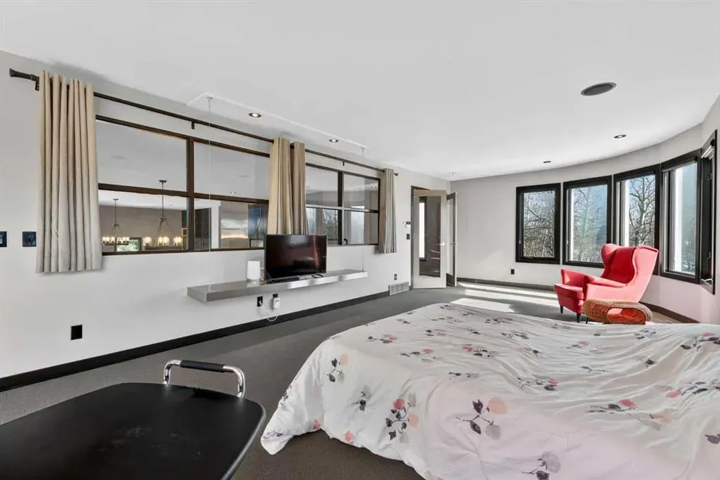 43 Westbluff Place