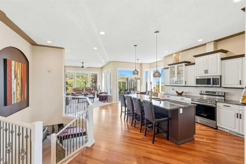310 Gleneagles View