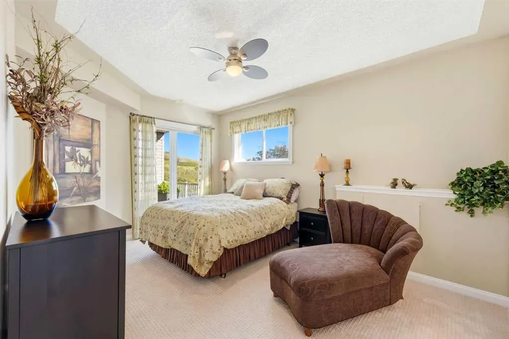 310 Gleneagles View