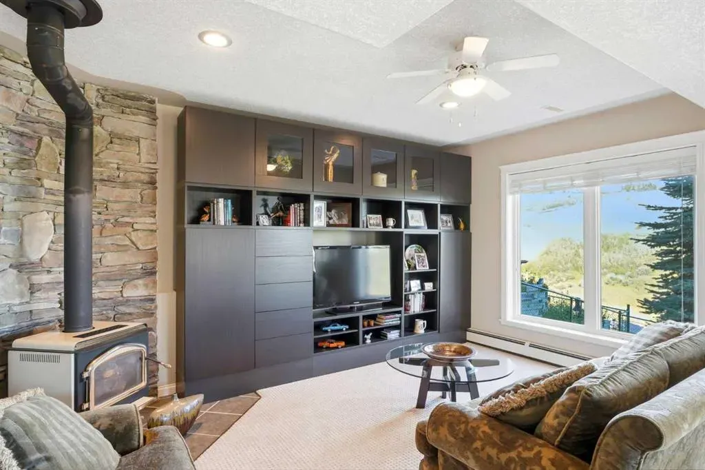 310 Gleneagles View