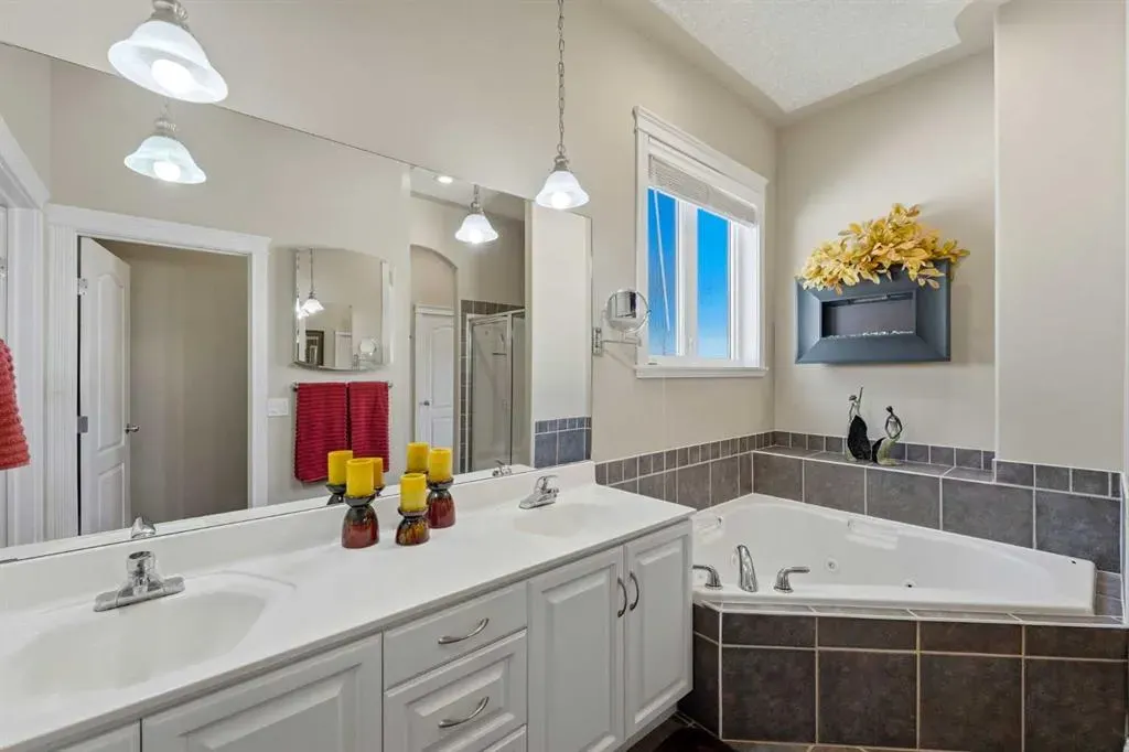 310 Gleneagles View