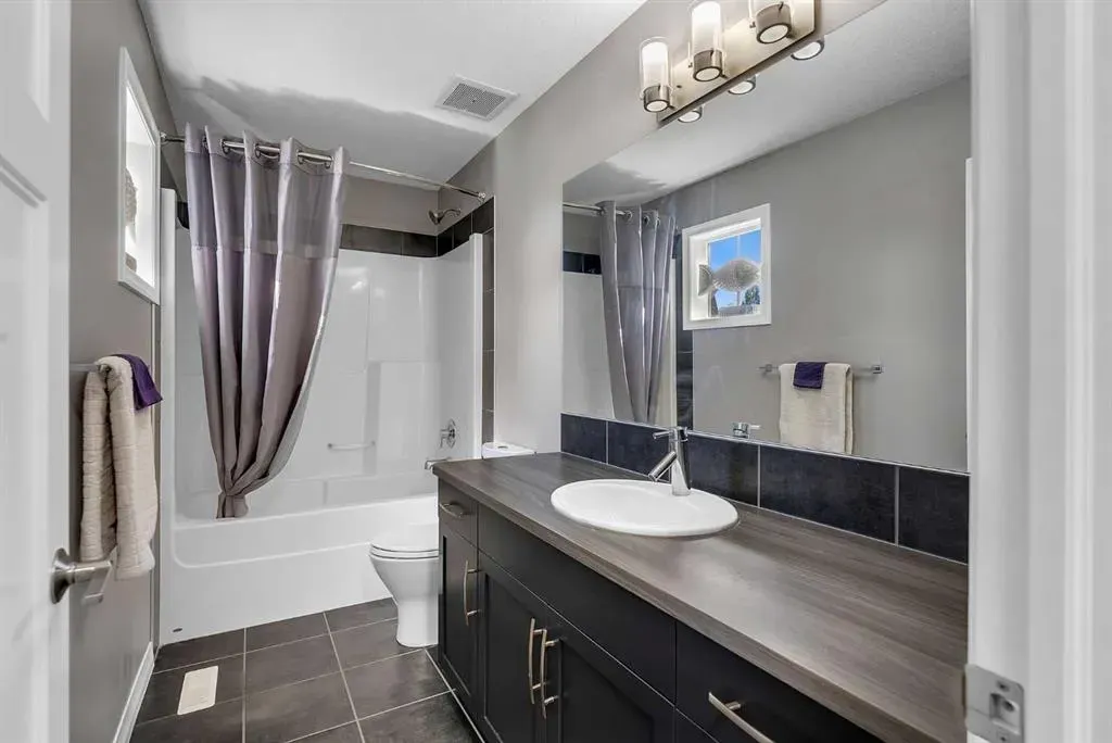 128 Ridge View Close