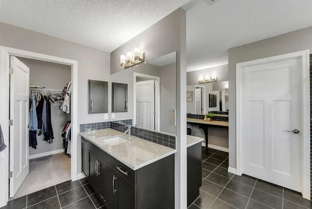 128 Ridge View Close