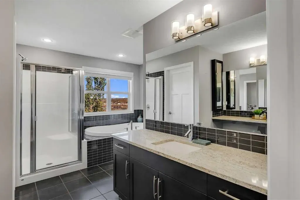 128 Ridge View Close