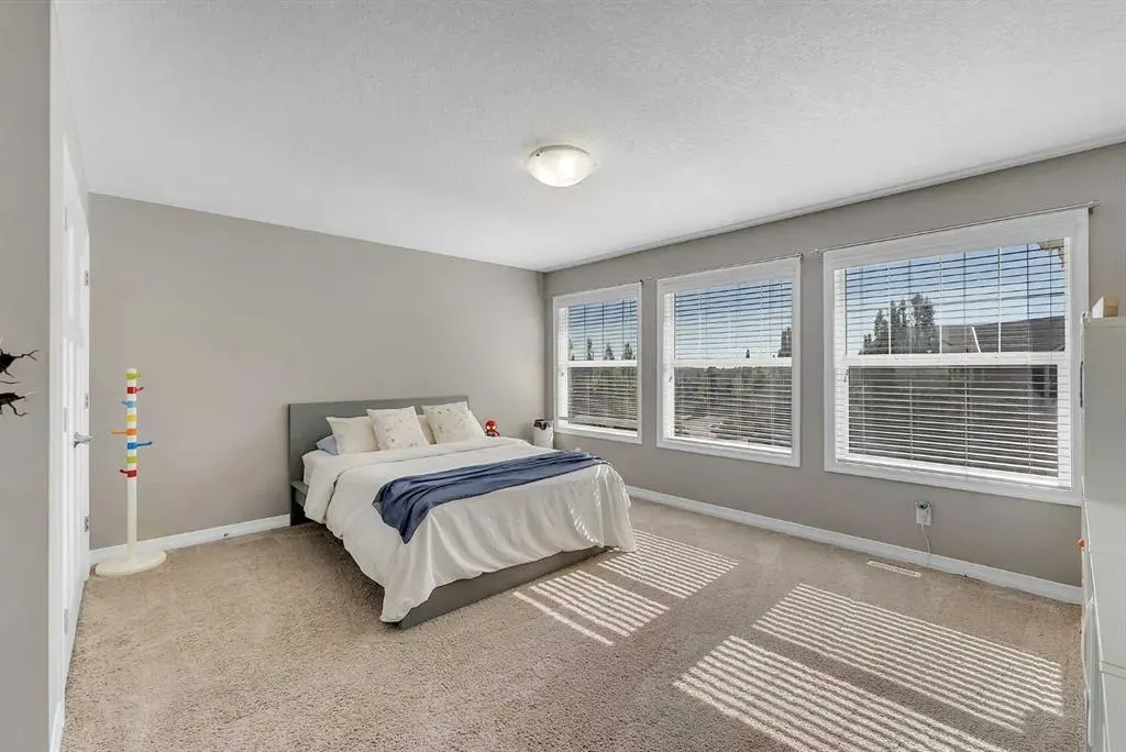 128 Ridge View Close