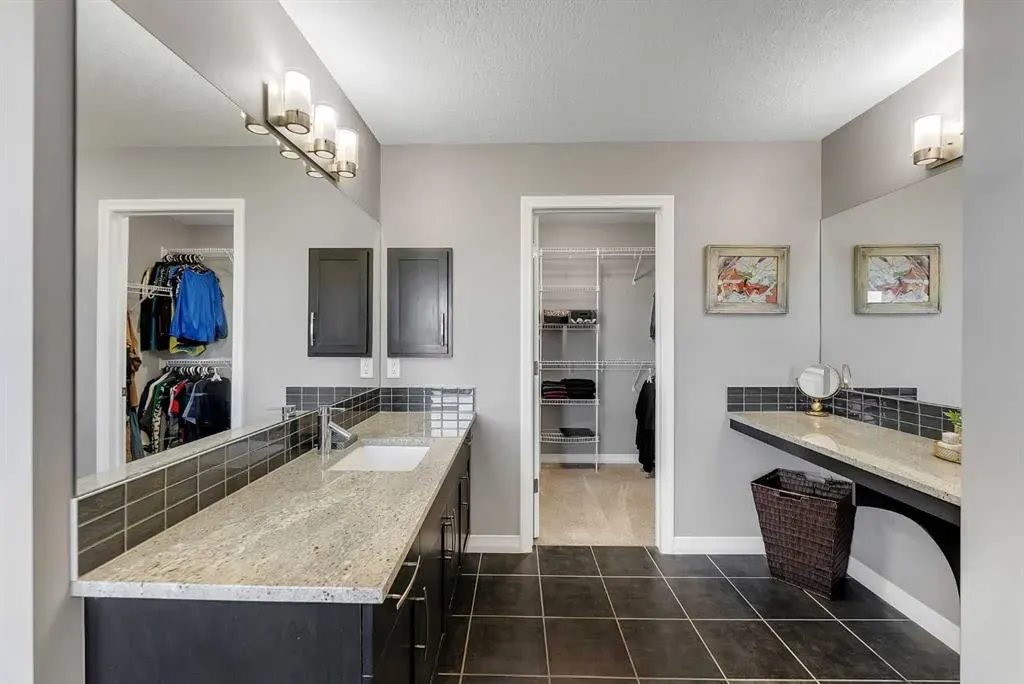 128 Ridge View Close