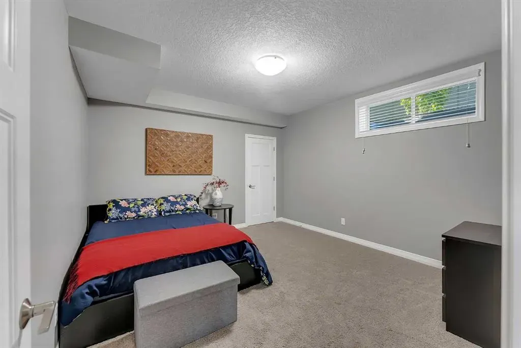128 Ridge View Close