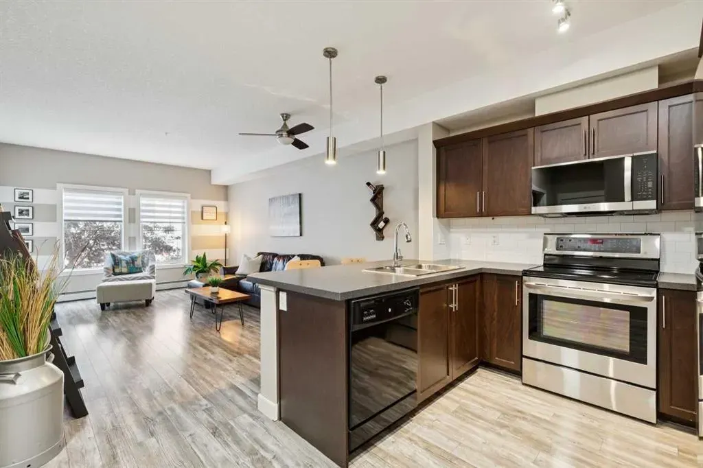 20 Royal Oak Plaza NW #222