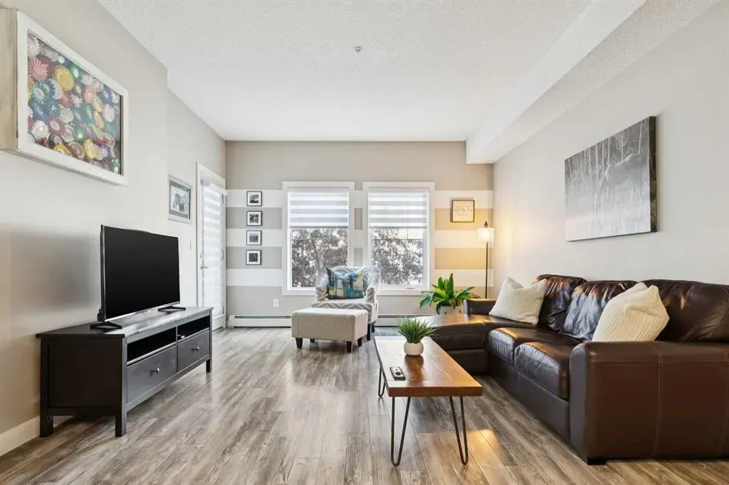 20 Royal Oak Plaza NW #222