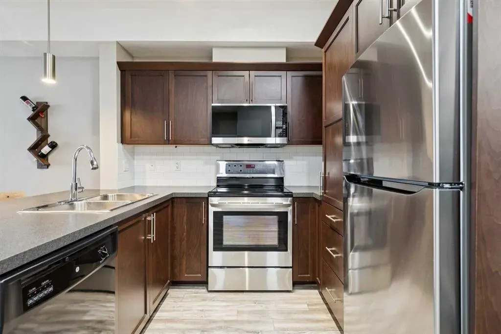 20 Royal Oak Plaza NW #222