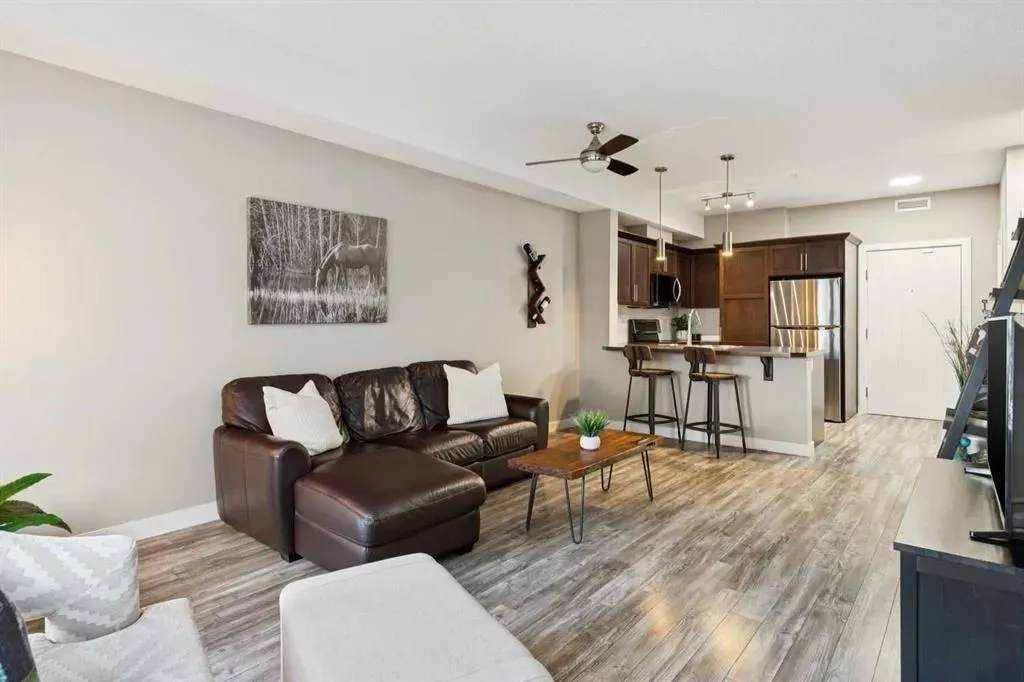 20 Royal Oak Plaza NW #222