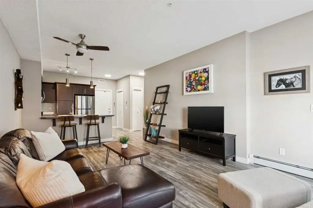 20 Royal Oak Plaza NW #222