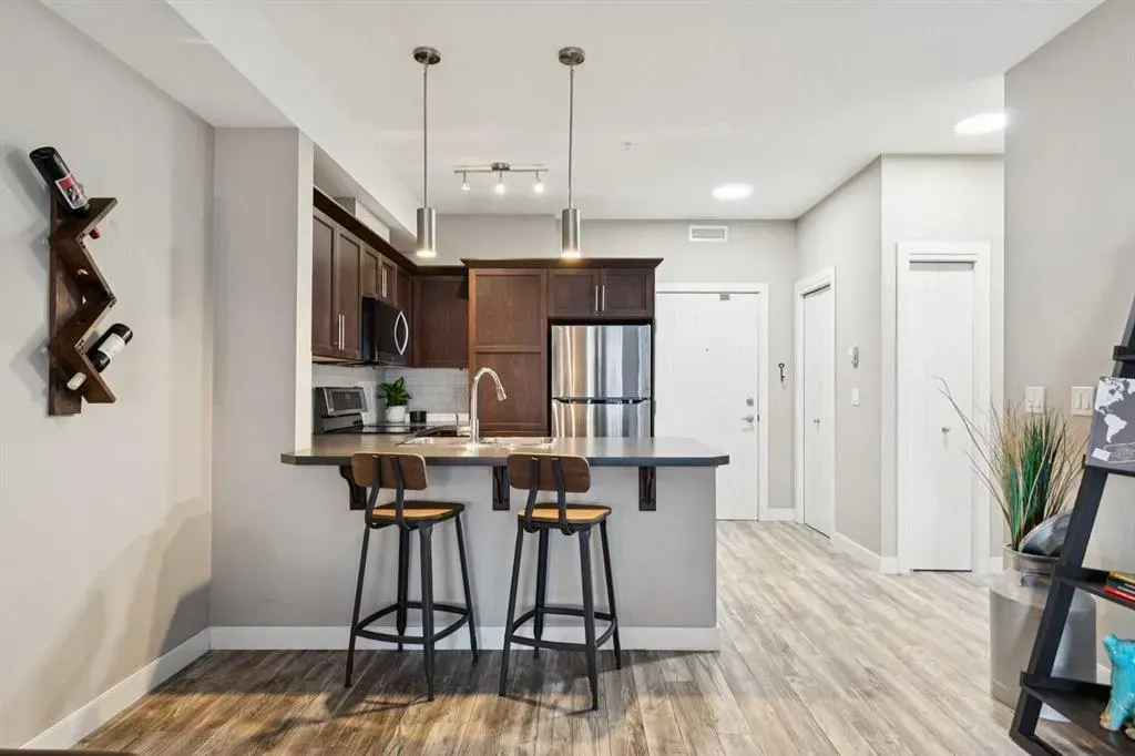20 Royal Oak Plaza NW #222