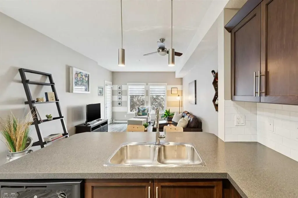 20 Royal Oak Plaza NW #222