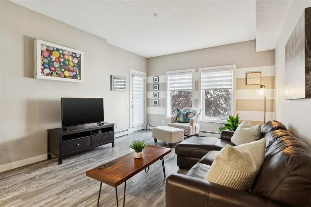 20 Royal Oak Plaza NW #222