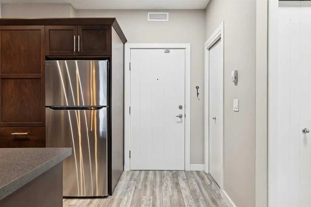 20 Royal Oak Plaza NW #222