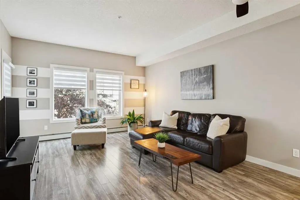 20 Royal Oak Plaza NW #222