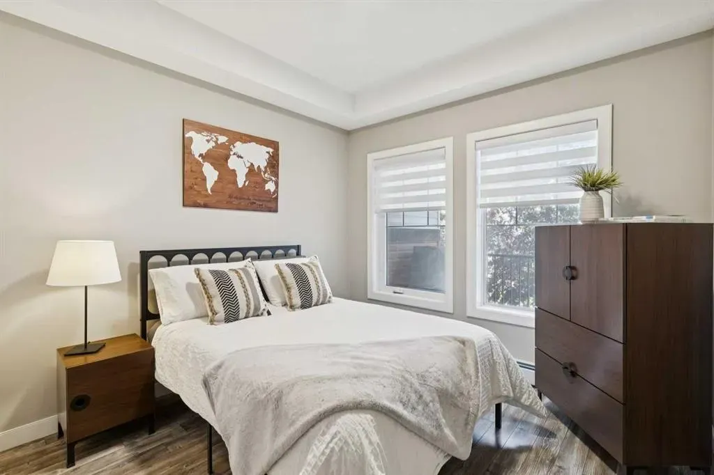 20 Royal Oak Plaza NW #222