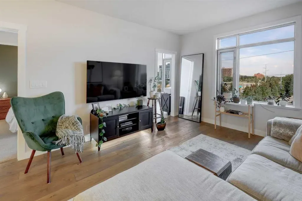 32 Varsity Estates Circle NW #604