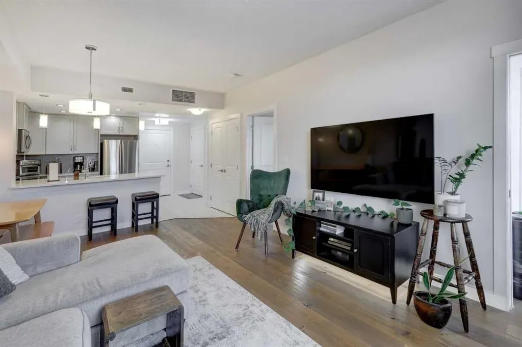 32 Varsity Estates Circle NW #604