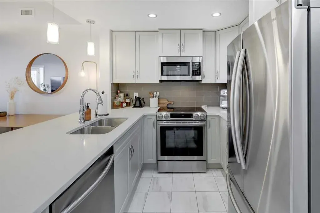 32 Varsity Estates Circle NW #604