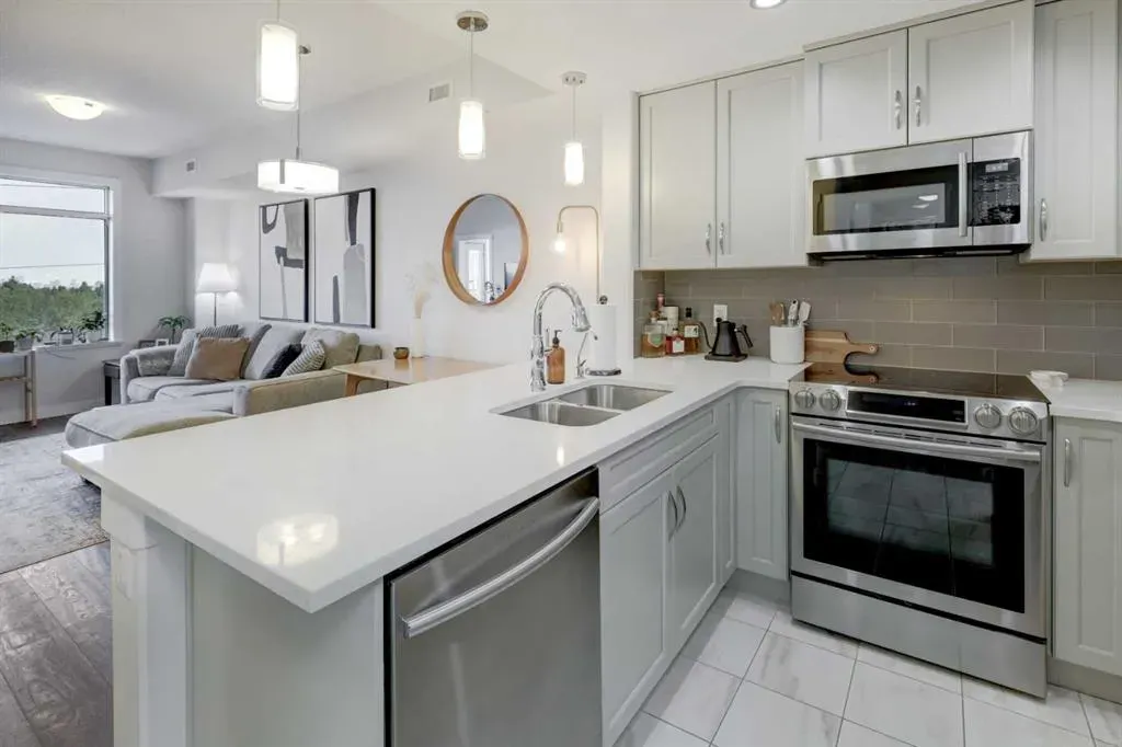 32 Varsity Estates Circle NW #604
