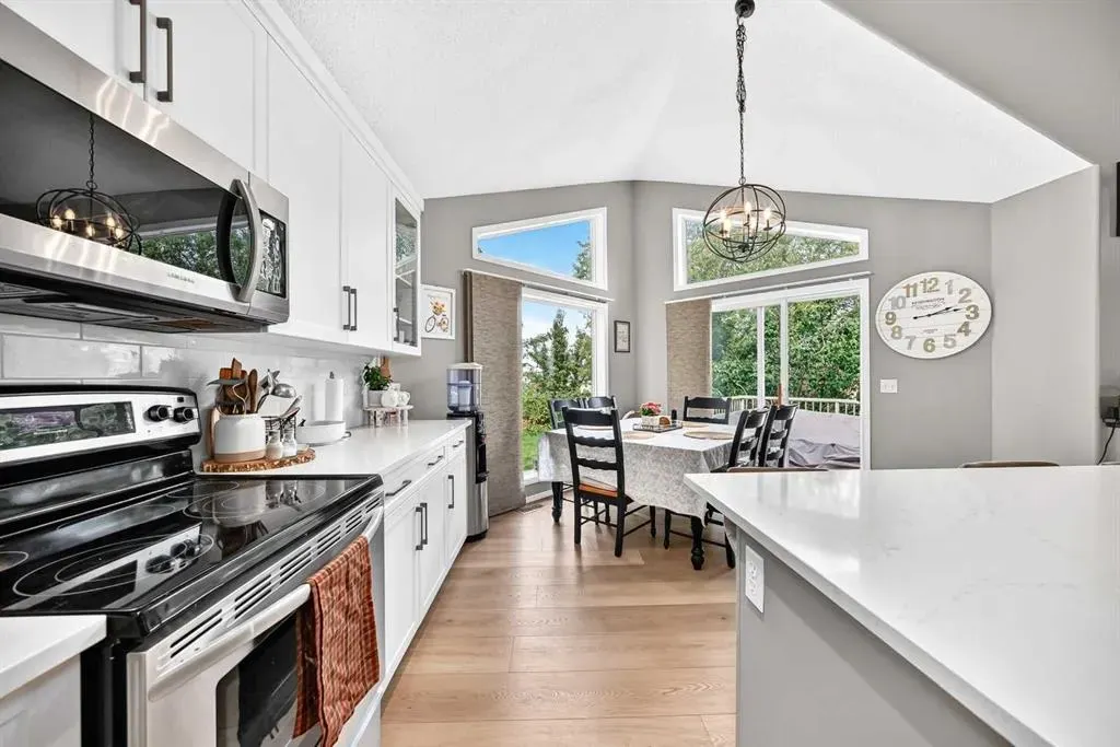 27 Lloyd Crescent NE