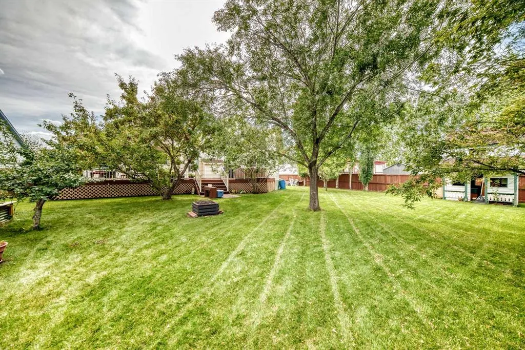27 Lloyd Crescent NE