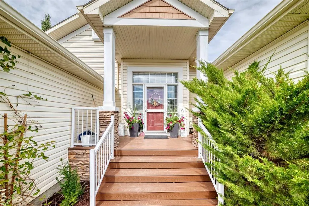 27 Lloyd Crescent NE