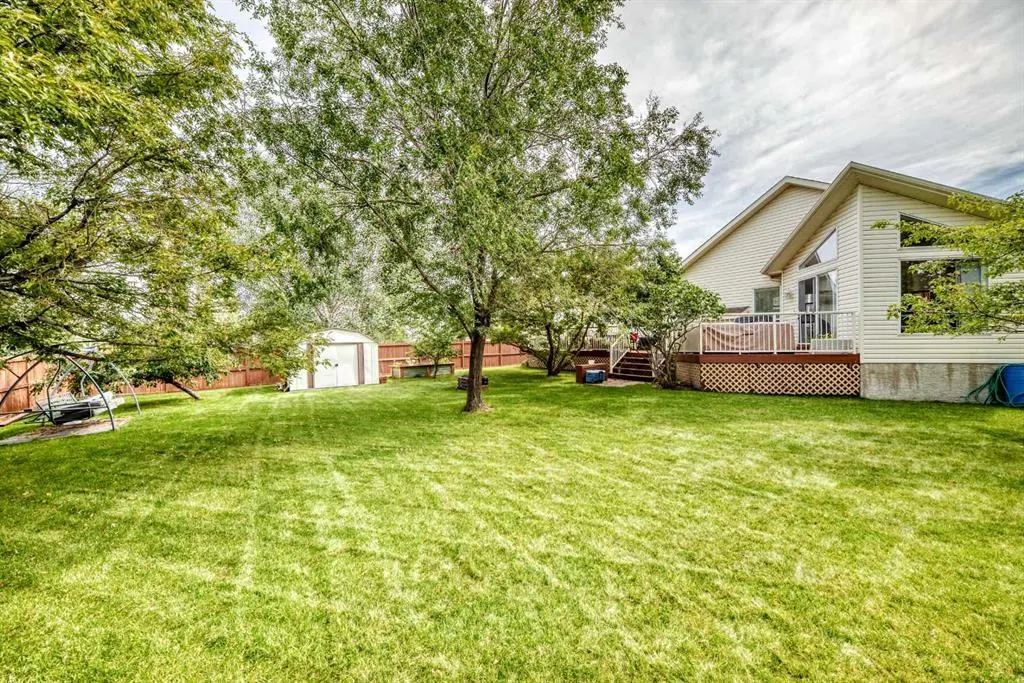 27 Lloyd Crescent NE