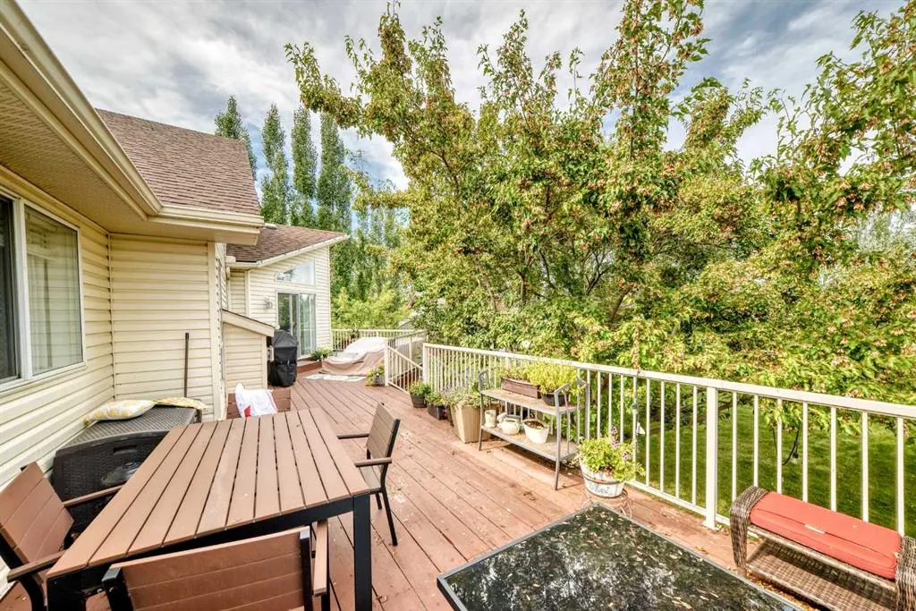27 Lloyd Crescent NE