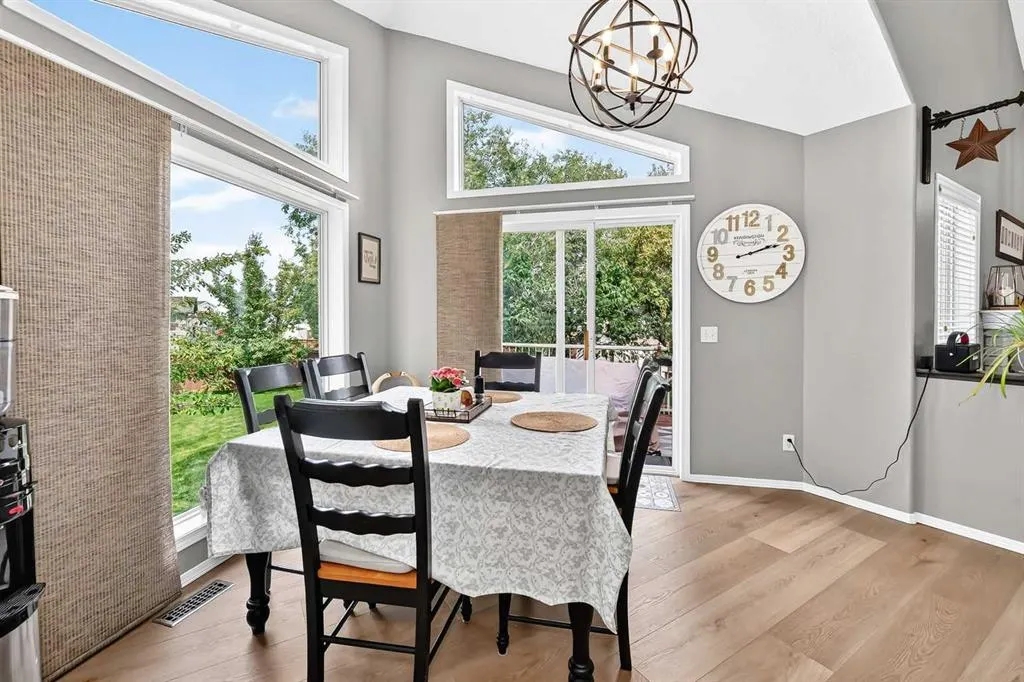 27 Lloyd Crescent NE