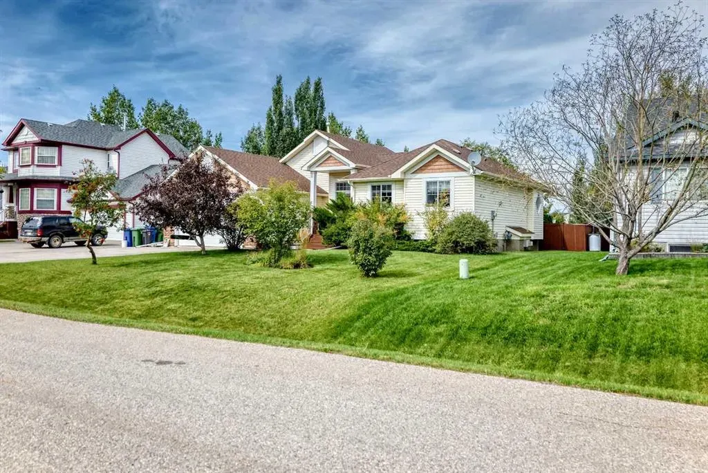 27 Lloyd Crescent NE