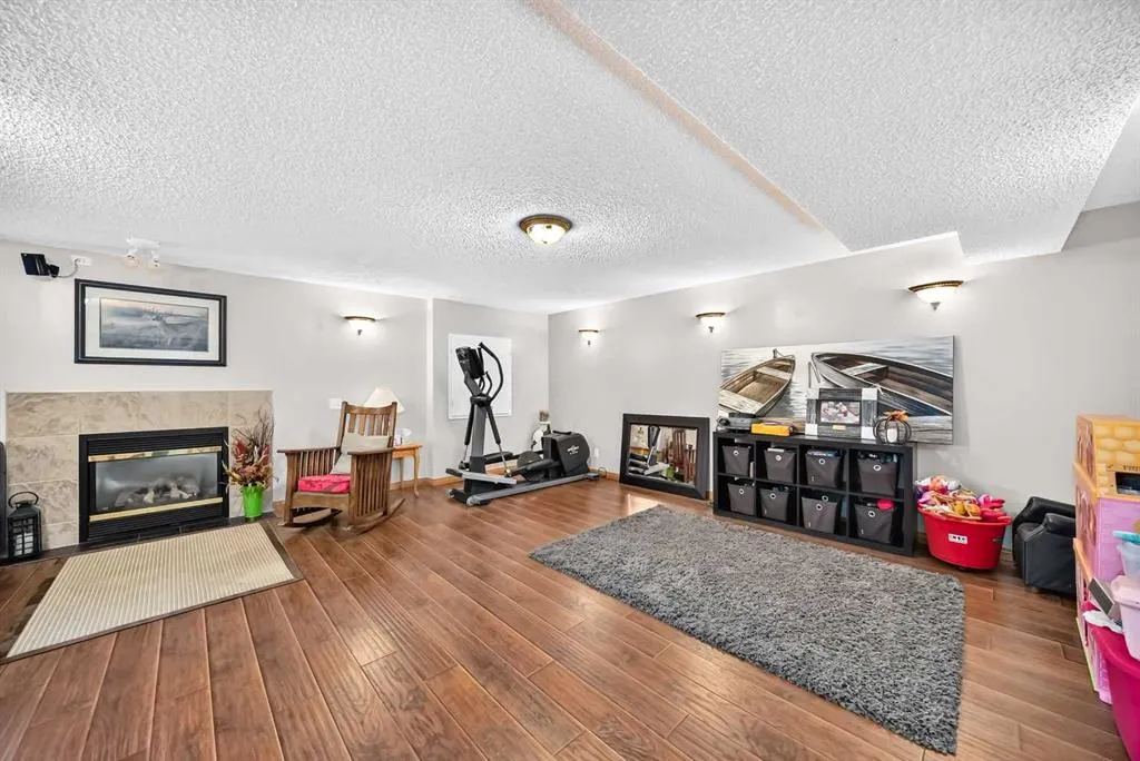 27 Lloyd Crescent NE