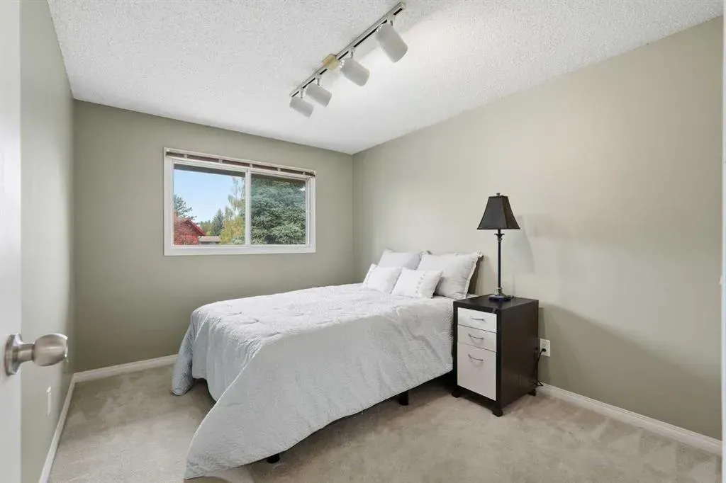 11 Edgemont Rise NW
