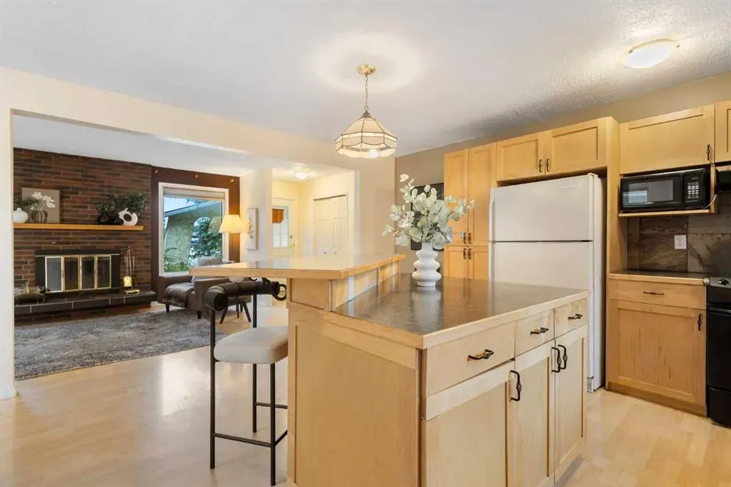 112 Silverthorn Road NW