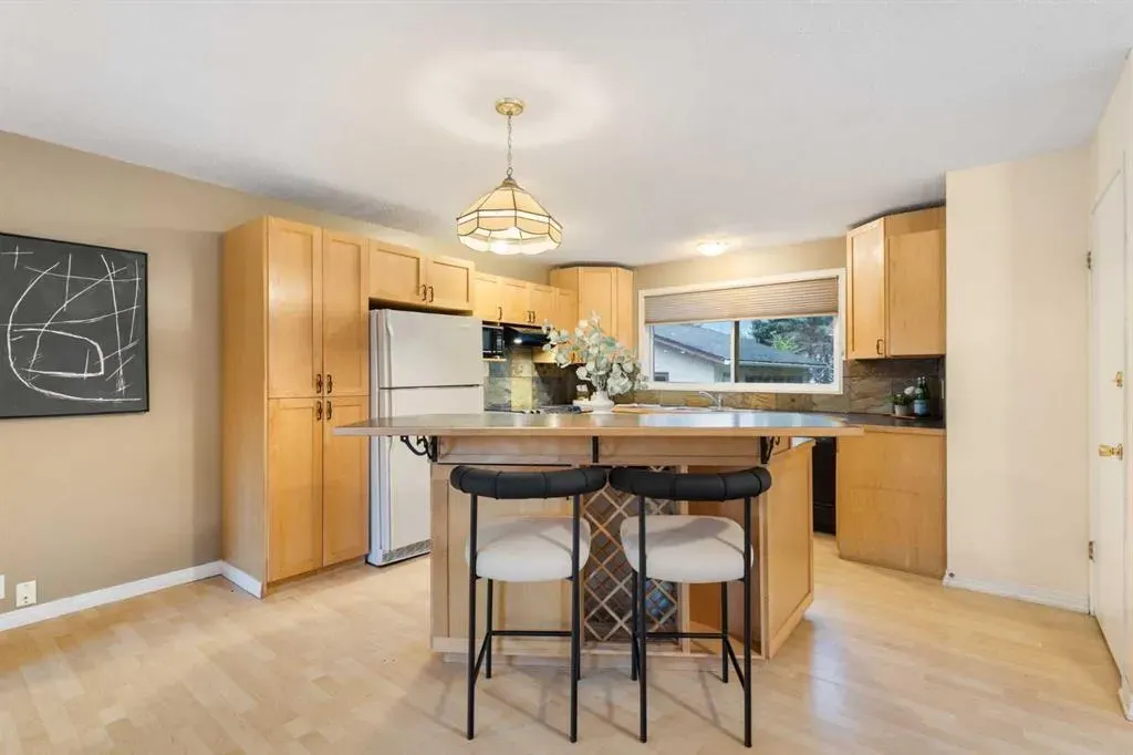 112 Silverthorn Road NW