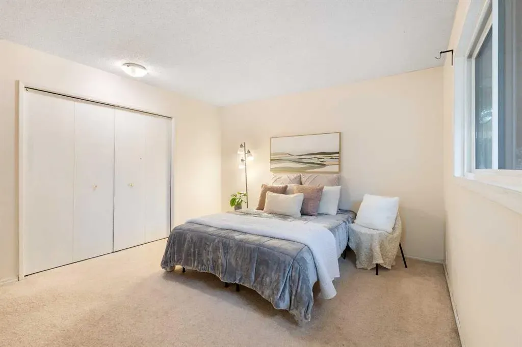112 Silverthorn Road NW