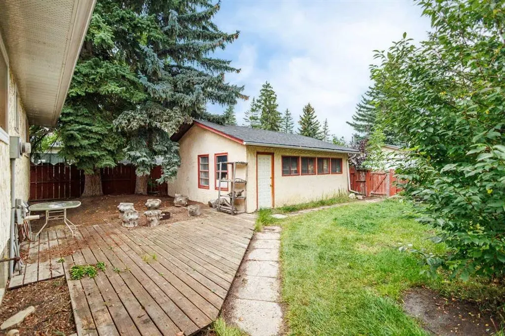 112 Silverthorn Road NW