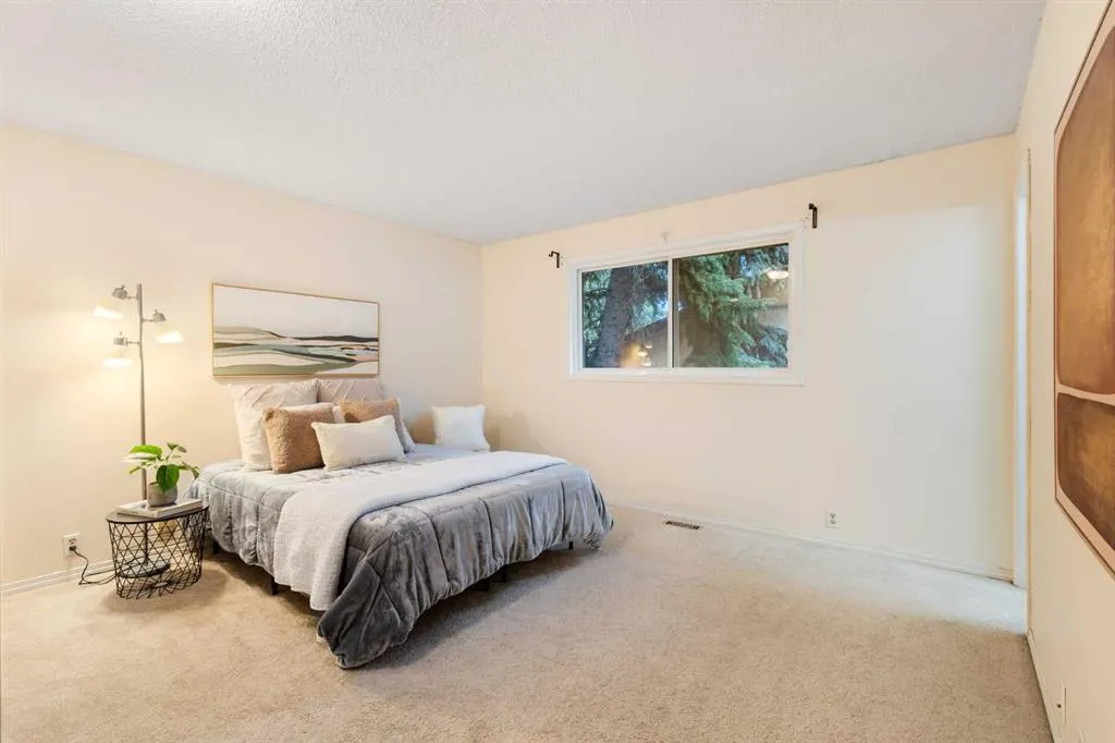 112 Silverthorn Road NW